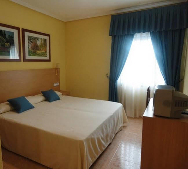 Hotel Mirador Velilla de San Antonio Buitenkant foto